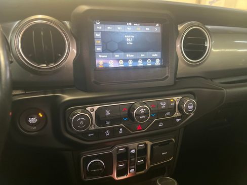 Used 2021 Jeep Gladiator Overland AWD/4WD image 34