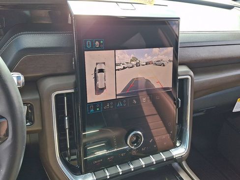 Used 2025 GMC Yukon Denali Ultimate AWD/4WD image 18