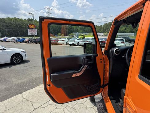 Used 2012 Jeep Wrangler Unlimited Sahara w/ Connectivity Group AWD/4WD image 5