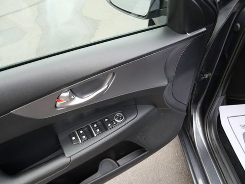 Used 2021 Kia Forte LXS FWD image 15
