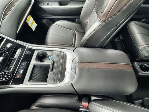 New 2025 Nissan Armada SL w/ Captain's Chari Seat Package image 22