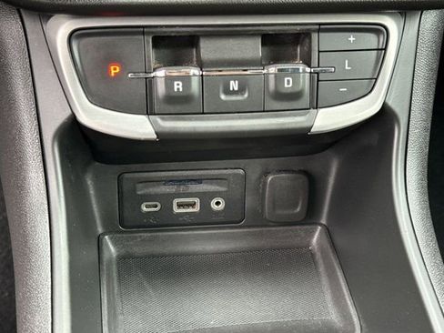 Used 2023 GMC Terrain SLT image 28