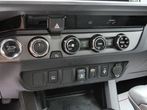 Certified 2018 Toyota Tacoma TRD Sport AWD/4WD image 23
