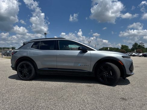 New 2025 Chevrolet Equinox EV RS image 9