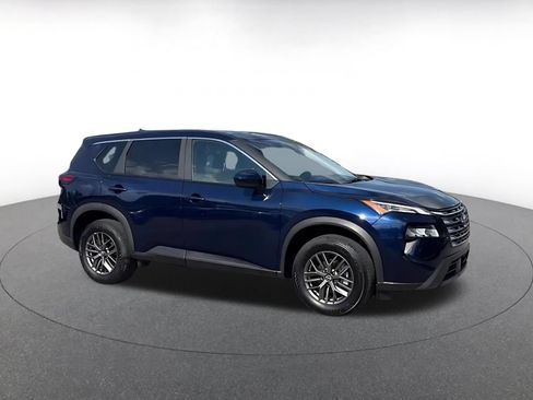 Used 2026 Nissan Rogue SV FWD image 2