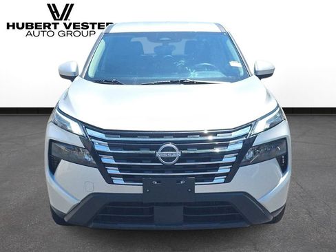Used 2025 Nissan Rogue SV AWD/4WD image 3