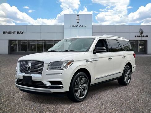 Used 2018 Lincoln Navigator Reserve w/ Technology Package AWD/4WD image 2