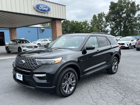 Used 2023 Ford Explorer XLT w/ Equipment Group 202A image 2