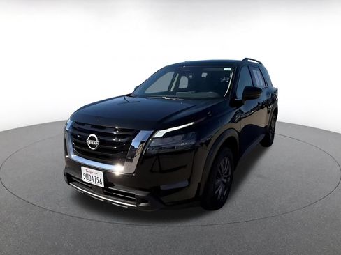 Used 2025 Nissan Pathfinder SV FWD image 6