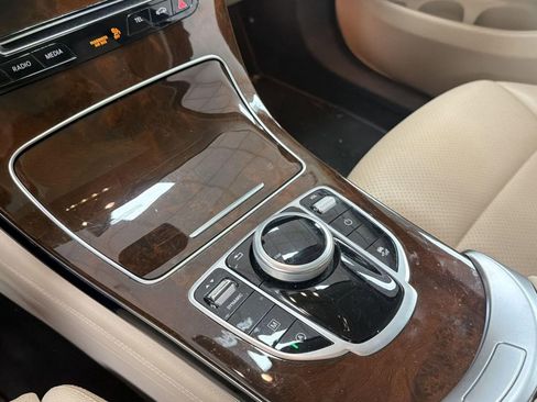 Used 2017 Mercedes-Benz GLC 300 4MATIC image 18