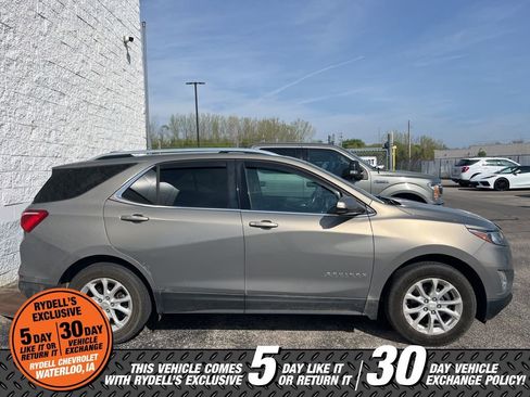 Used 2018 Chevrolet Equinox LT w/ Sun & Infotainment Package image 2