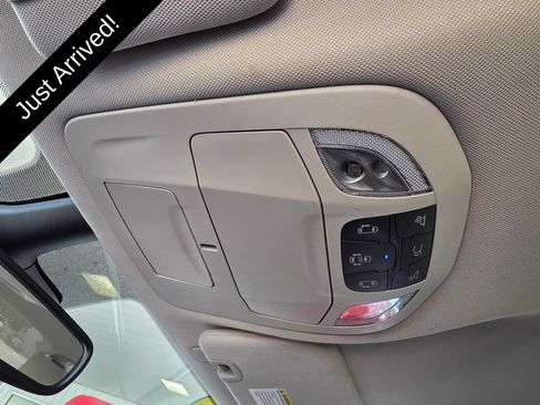 Used 2023 Chrysler Pacifica Touring-L FWD image 30