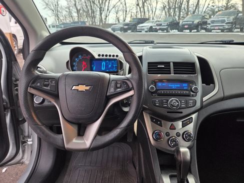 Used 2014 Chevrolet Sonic LT image 17
