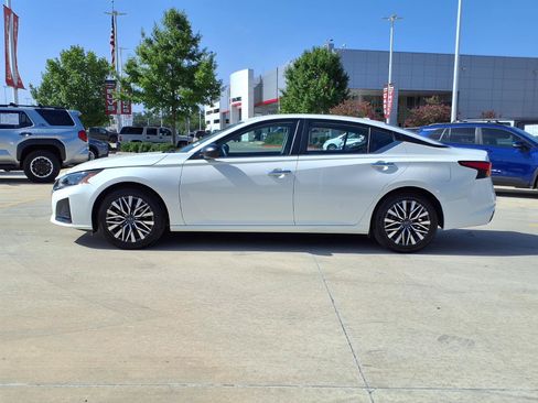 Used 2025 Nissan Altima 2.5 SV FWD image 7