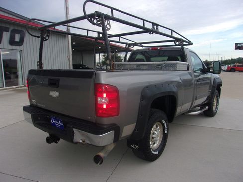 Used 2007 Chevrolet Silverado 2500 LT w/ Snow Plow Prep Package AWD/4WD image 4