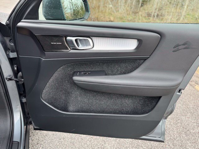Used 2019 Volvo XC40 T5 Momentum AWD/4WD image 16