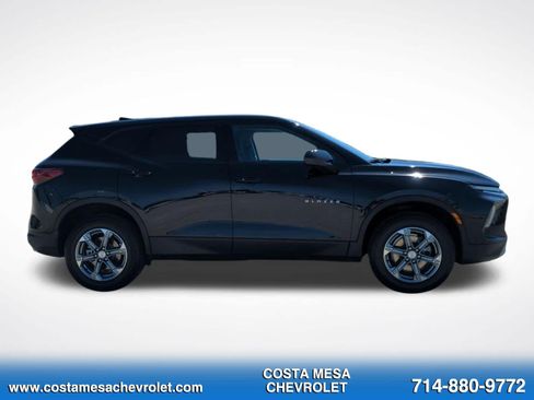 Used 2025 Chevrolet Blazer LT FWD image 4