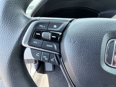 Used 2018 Honda Accord LX image 13