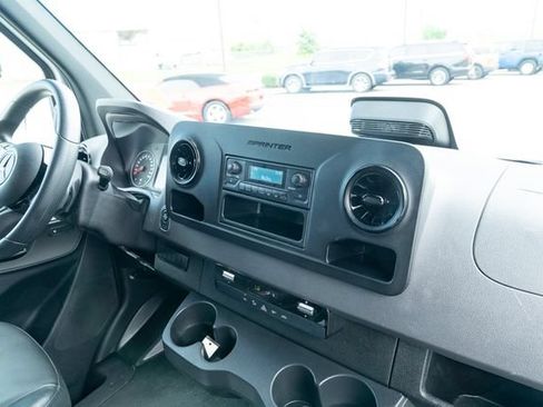 Used 2025 Mercedes-Benz Sprinter 2500 image 32