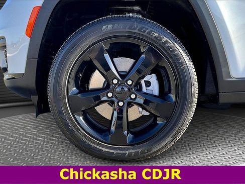 New 2025 Jeep Grand Cherokee L Altitude image 12