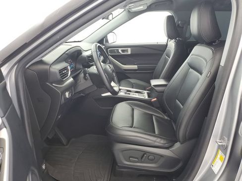 Used 2021 Ford Explorer XLT w/ Equipment Group 202A RWD image 18