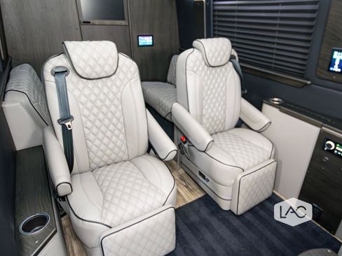 Used 2022 Mercedes-Benz Sprinter 3500 image 6