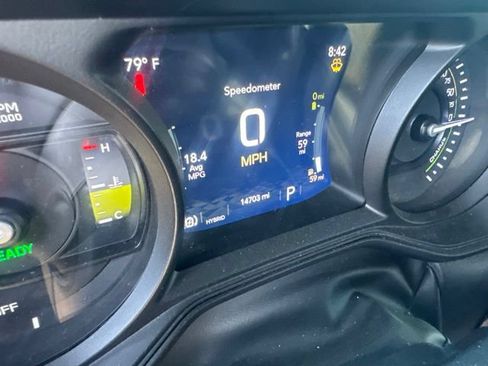 Used 2025 Jeep Wrangler Unlimited Sahara AWD/4WD image 11