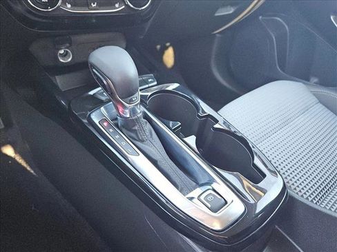 Used 2025 Chevrolet Trax LT w/ LT Convenience Package image 12