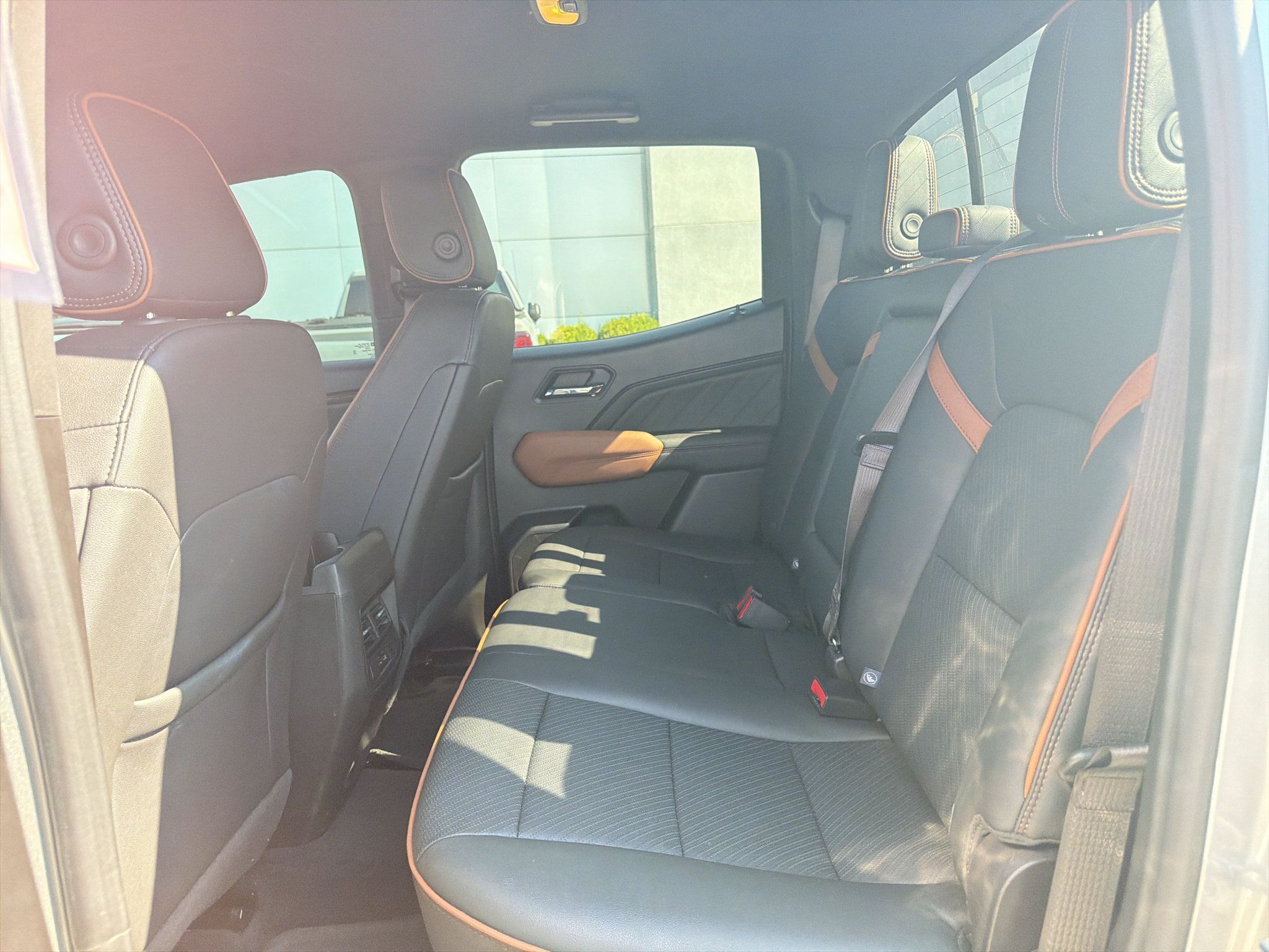Used 2024 GMC Canyon AT4 w/ AT4 Premium Package AWD/4WD image 12