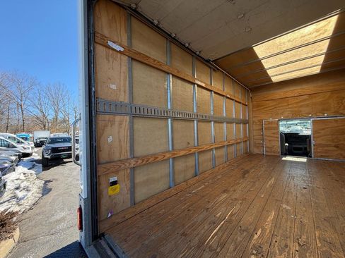 Used 2024 Ford E-350 and Econoline 350 Super Duty w/ Power Windows & Locks Group image 33