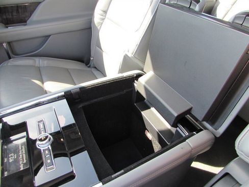 Used 2019 Lincoln Navigator L Reserve image 31