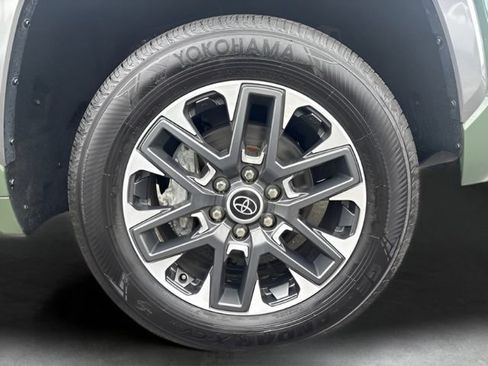 Used 2023 Toyota Tundra Limited AWD/4WD image 31