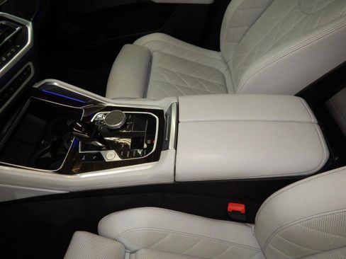 Used 2023 BMW X6 xDrive40i w/ M Sport Package image 25