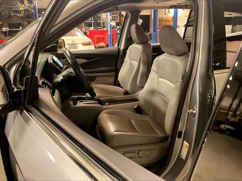 Used 2019 Honda Pilot Touring image 7