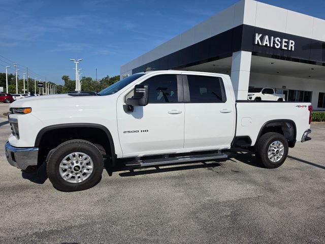 Used 2025 Chevrolet Silverado 2500 LT w/ Convenience Package AWD/4WD image 2