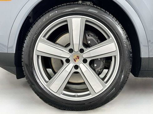 Certified 2025 Porsche Cayenne image 32