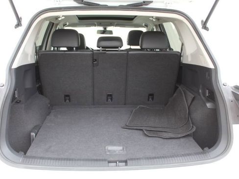 Used 2019 Volkswagen Tiguan SE image 42