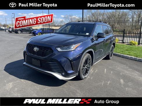 Used 2023 Toyota Highlander XSE image 1