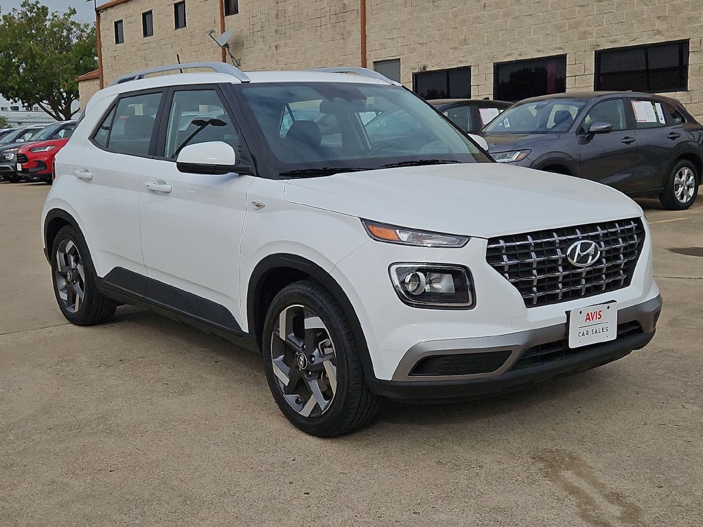 Used 2025 Hyundai Venue SEL FWD image 3