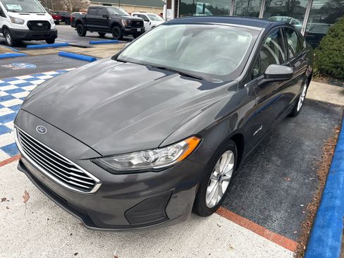 Used 2019 Ford Fusion SE image 26