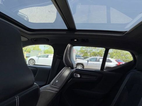 Used 2021 Volvo XC40 P8 Recharge AWD/4WD image 8