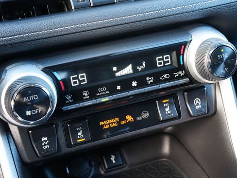 Used 2021 Toyota RAV4 XLE Premium image 17