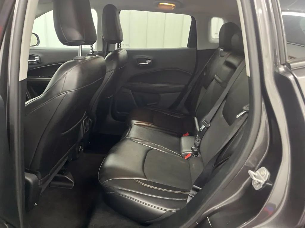 Used 2018 Jeep Compass Latitude w/ Popular Equipment Group AWD/4WD image 16