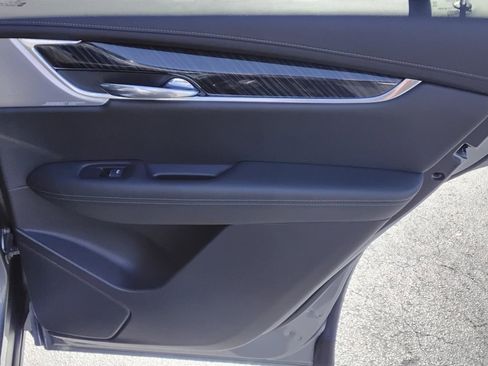 Used 2023 Cadillac XT6 Premium Luxury image 24