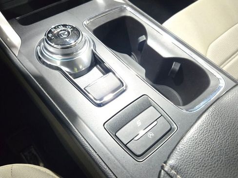 Used 2020 Ford Fusion SE image 32