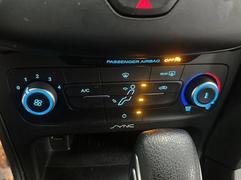 Used 2018 Ford Focus SE image 23