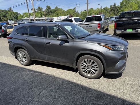 Used 2022 Toyota Highlander Platinum AWD/4WD image 7