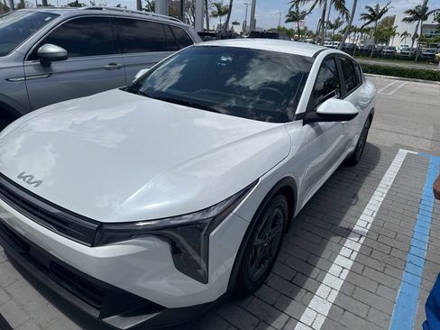 Used 2025 Kia K4 LXS FWD image 1