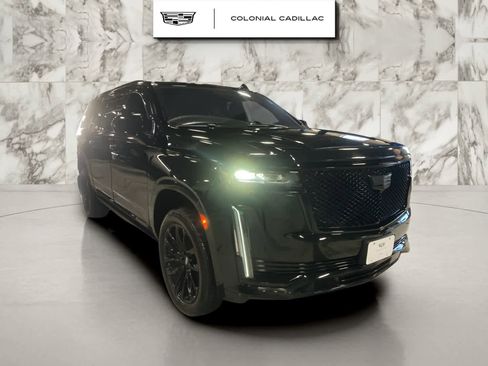 Used 2023 Cadillac Escalade ESV Sport w/ LPO, ONYX Package image 3