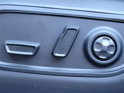 New 2025 Jeep Grand Cherokee Altitude image 4